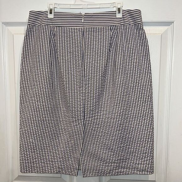 Banana Republic women’s size 6 seersucker blue & white lined knee length skirt - Picture 7 of 12